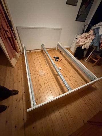 IKEA Bedframe wit incl. Lattenbodem - afbeelding 3 IKEA Bedframe wit incl. Lattenbodem - afbeelding 3