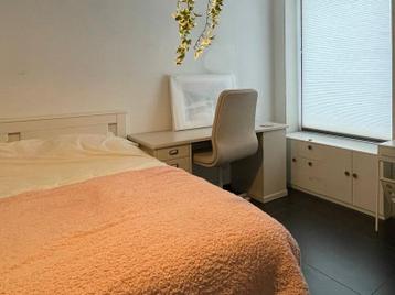 Mooi bureau met fijn bureaustoel - afbeelding 1 Mooi bureau met fijn bureaustoel - afbeelding 1