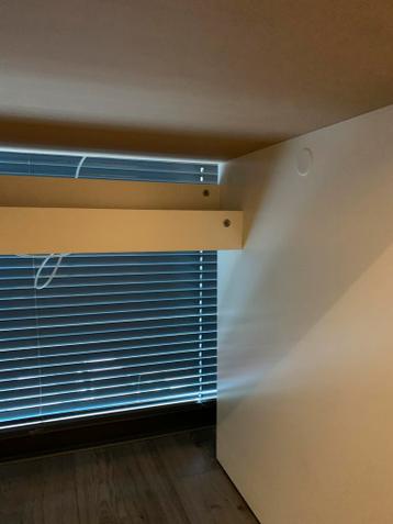 IKEA Malm Bureau - Perfect voor Thuiswerken! - afbeelding 4 IKEA Malm Bureau - Perfect voor Thuiswerken! - afbeelding 4