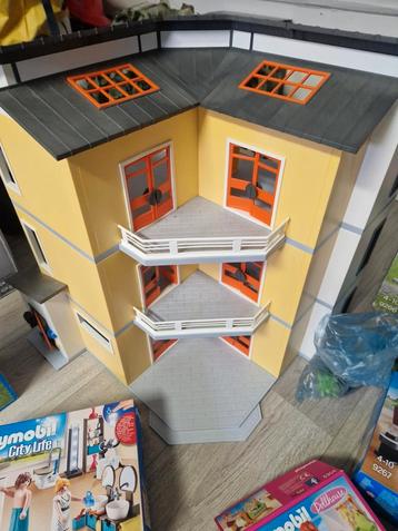 Playmobil huis met vele extra's 