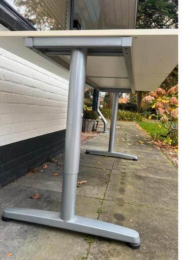 Ikea bureau Galant wit 1.60x80 cm in hoogte verstelbaar - afbeelding 3 Ikea bureau Galant wit 1.60x80 cm in hoogte verstelbaar - afbeelding 3