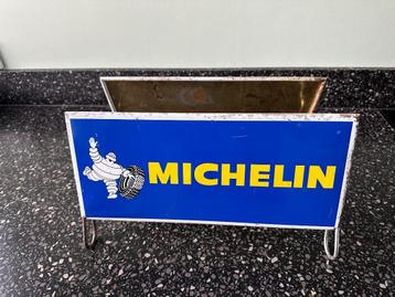 Mooie MICHELIN bandenstandaard. Banden standaard reclame.  