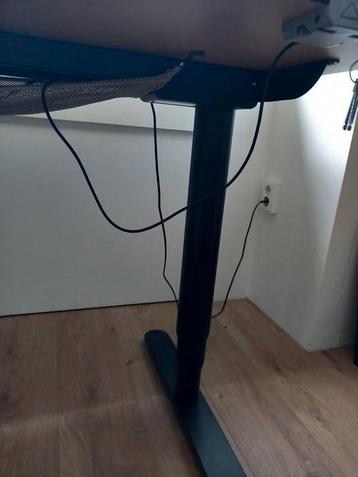 Ikea Bekant elektrisch verstelbaar sta/zit buro zwart. - afbeelding 2 Ikea Bekant elektrisch verstelbaar sta/zit buro zwart. - afbeelding 2