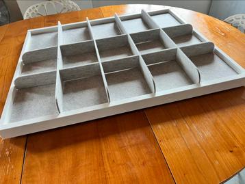 Ikea Pax KOMPLEMENT plank met verdeler, wit/grijs, 75x58 cm - afbeelding 1 Ikea Pax KOMPLEMENT plank met verdeler, wit/grijs, 75x58 cm - afbeelding 1