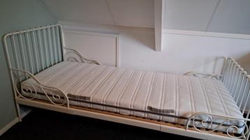 Wit metalen bedframe - Ikea meegroei meiden bed - afbeelding 1 Wit metalen bedframe - Ikea meegroei meiden bed - afbeelding 1