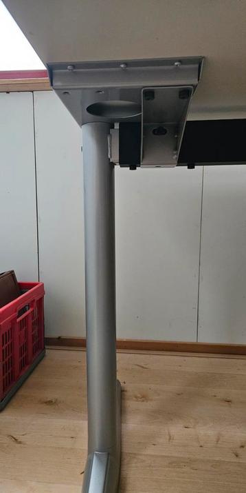 Prachtig, stabiel bureau, kantoor kwaliteit, met opzetstuk - afbeelding 4 Prachtig, stabiel bureau, kantoor kwaliteit, met opzetstuk - afbeelding 4