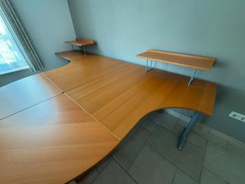 2 stuks Ikea Galant bureau's met accessoires - afbeelding 2 2 stuks Ikea Galant bureau's met accessoires - afbeelding 2