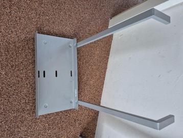 Ikea computer houder/beugel voor onder bureaumontage - afbeelding 2 Ikea computer houder/beugel voor onder bureaumontage - afbeelding 2