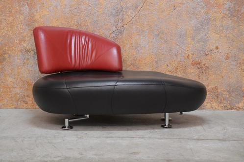 ZGANieuw! zwart rode leren Leolux Kikko design chaise longue, Huis en Inrichting, Banken | Sofa's en Chaises Longues, Zo goed als nieuw