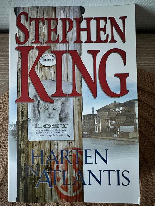 Stephen King - Harten in Atlantis / 1e editie 1999, Boeken, Thrillers, Zo goed als nieuw, Amerika, Ophalen of Verzenden