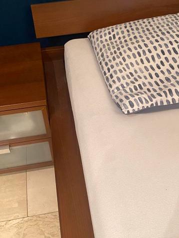 Ikea hopen bedframe voor matras 160 breed incl. lattenbodems - afbeelding 3 Ikea hopen bedframe voor matras 160 breed incl. lattenbodems - afbeelding 3