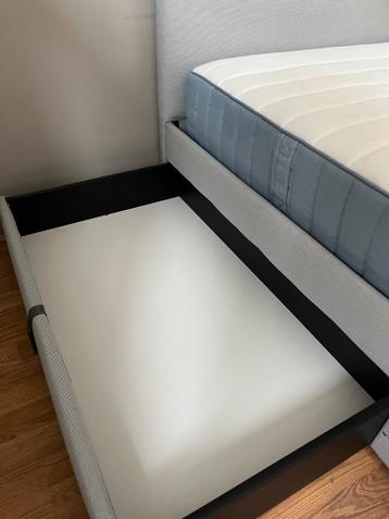 Ikea Gladstad bed 140x200 + Valevag matras (nieuwprijs €488) - afbeelding 3 Ikea Gladstad bed 140x200 + Valevag matras (nieuwprijs €488) - afbeelding 3