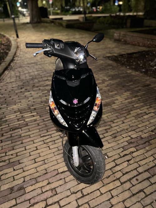 Piaggio zip 50cc 4 takt, Fietsen en Brommers, Snorfietsen en Snorscooters, Zo goed als nieuw, Piaggio, Benzine, Ophalen of Verzenden