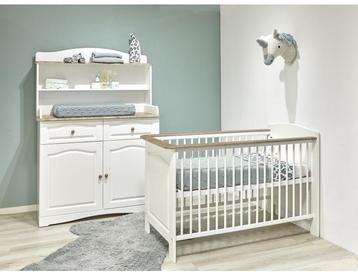 Babykamer compleet met kledingkast, ledikant en commode 