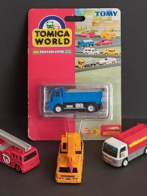Tomica World Vrachtwagen Brandweer Pol, Hobby en Vrije tijd, Modelauto's | Overige schalen, Zo goed als nieuw, Ophalen of Verzenden