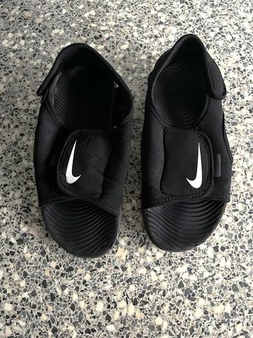 Nike zwarte sandalen maat 33.5