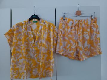 Benetton gele blouse met bijpassende short mt.L/XL