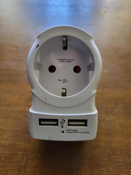 Adapter stekker voor engeland en ierland + 2x USB, SKROSS, Doe-het-zelf en Verbouw, Elektra en Kabels, Zo goed als nieuw, Stekker