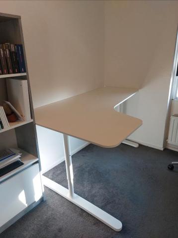 Ikea hoekbureau - afbeelding 1 Ikea hoekbureau - afbeelding 1