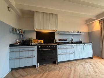 Keuken met gasfornuis en vaatwasser (zelf demonteren)