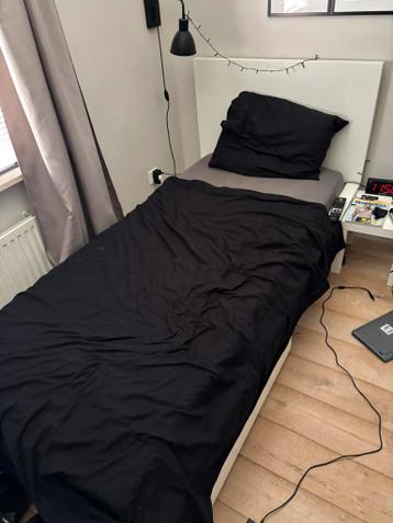 IKEA Bed 1-persoons Malm met 2 bedlades 90x200 - afbeelding 1 IKEA Bed 1-persoons Malm met 2 bedlades 90x200 - afbeelding 1