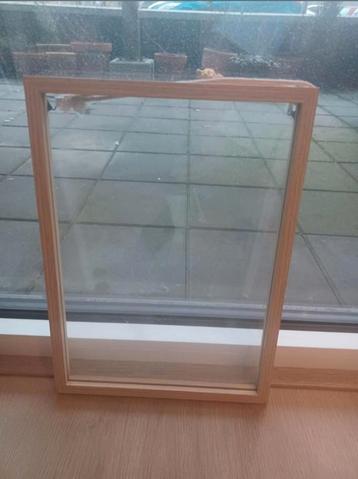 Houten lijst met dubbel glas