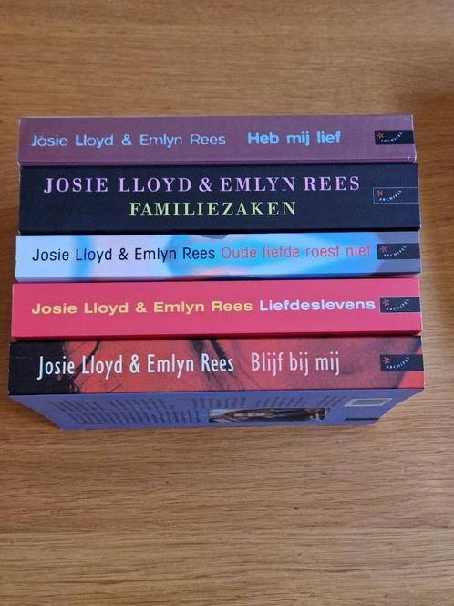 5 x boek Jose Lloyd +Emlyn Rees oa Heb mij lief/Familiezaken, Boeken, Romans, Gelezen, Nederland, Ophalen of Verzenden