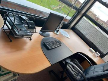 Bureau opstelling Ikea Galant serie - afbeelding 3 Bureau opstelling Ikea Galant serie - afbeelding 3