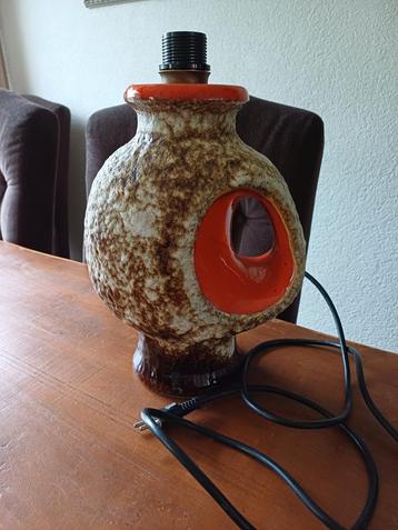 Vintage oranje fat lava lampenvoet lamp.