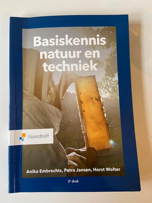 Anika Embrechts - Basiskennis Natuur en techniek, Boeken, Natuur, Zo goed als nieuw, Ophalen