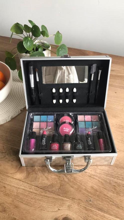 Make-up opmaak koffer koffertje opmaakspullen beauty, Sieraden, Tassen en Uiterlijk, Beautycases, Zo goed als nieuw, Overige kleuren
