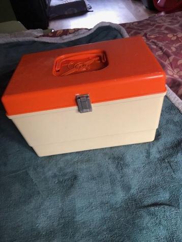 1 oranje retro vintage curver naaibox