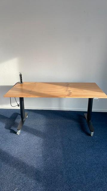 Ikea Bekant zit-sta bureau, eletrisch verstelbaar, 4 stuks - afbeelding 1 Ikea Bekant zit-sta bureau, eletrisch verstelbaar, 4 stuks - afbeelding 1