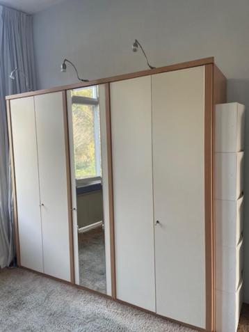 Kledingkast 5 deuren - afbeelding 1 Kledingkast 5 deuren - afbeelding 1