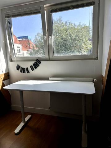 IKEA BEKANT tafelblad en onderstel, wit, 12080 cm - afbeelding 2 IKEA BEKANT tafelblad en onderstel, wit, 12080 cm - afbeelding 2