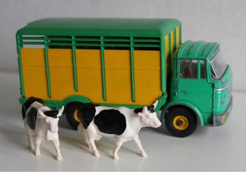 Dinky Toys nr. 577 Bétaillère BERLIET GAK veewagen + koeien, Hobby en Vrije tijd, Modelauto's | 1:43, Gebruikt, Bus of Vrachtwagen