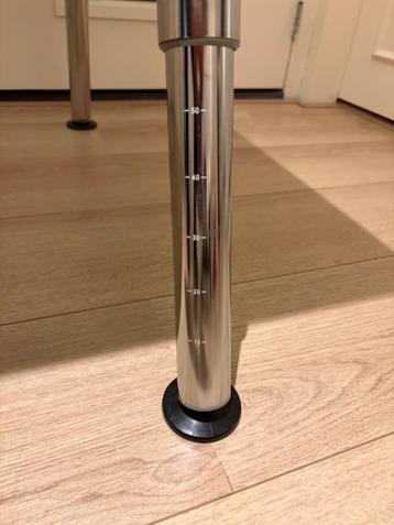 in hoogte verstelbaar galant tafel - bureau Ikea - afbeelding 2 in hoogte verstelbaar galant tafel - bureau Ikea - afbeelding 2