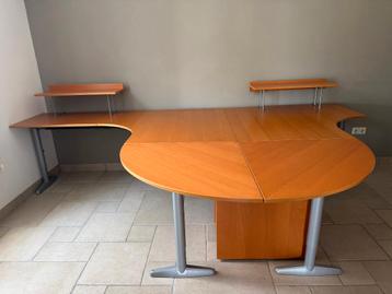 2 stuks Ikea Galant bureau's met accessoires - afbeelding 3 2 stuks Ikea Galant bureau's met accessoires - afbeelding 3