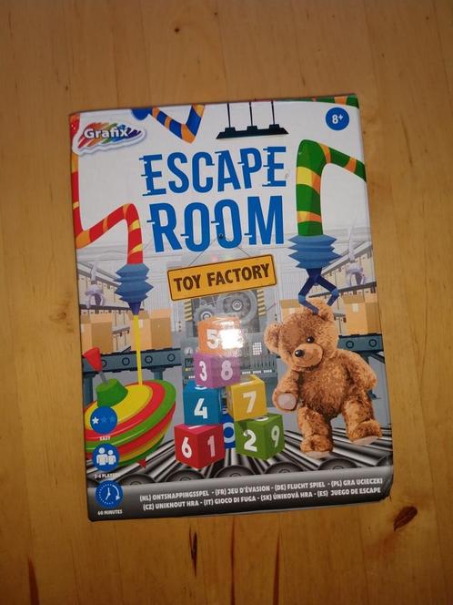 Escape Room toy factory, Hobby en Vrije tijd, Gezelschapsspellen | Kaartspellen, Zo goed als nieuw, Ophalen of Verzenden
