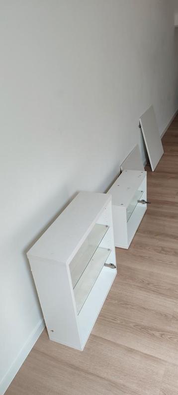 IKEA Besta kasten met ophangbeugels en onderverlichting - afbeelding 2 IKEA Besta kasten met ophangbeugels en onderverlichting - afbeelding 2