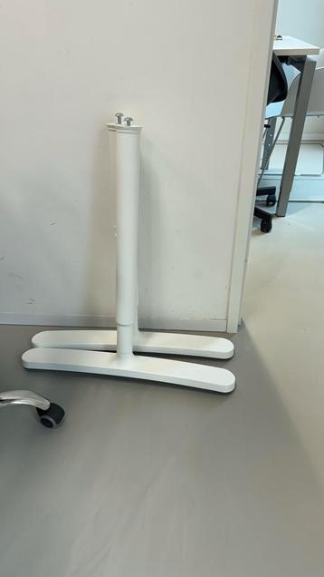 Ikea Bekant Bureau - Gebruikt - afbeelding 3 Ikea Bekant Bureau - Gebruikt - afbeelding 3