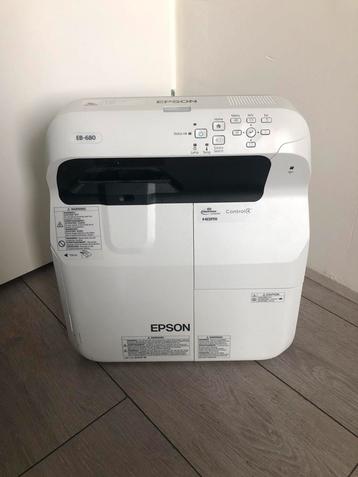 Hele nette Epson EB-680 Pro Ultra Short Throw | 3500 lumen |