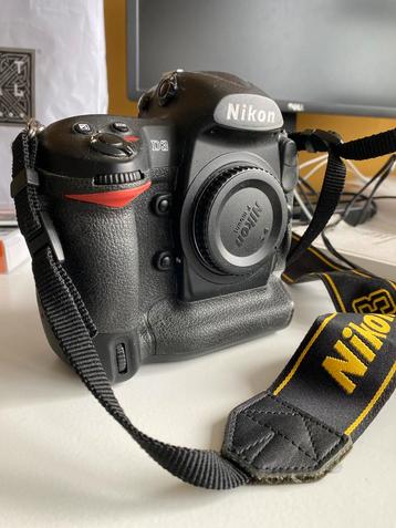 Nikon D3 met Nikkor 24-85 mm lens en flitser