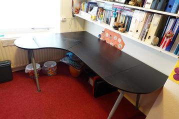 bureau IKEA Galant met schuine poten - afbeelding 4 bureau IKEA Galant met schuine poten - afbeelding 4