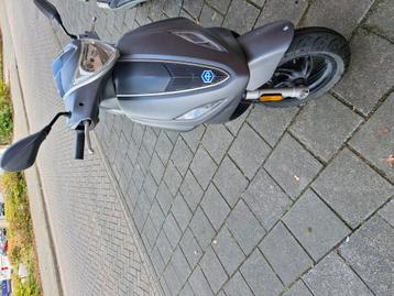 piaggio schooter uitlaat hangt los voor de rest fijne schoo