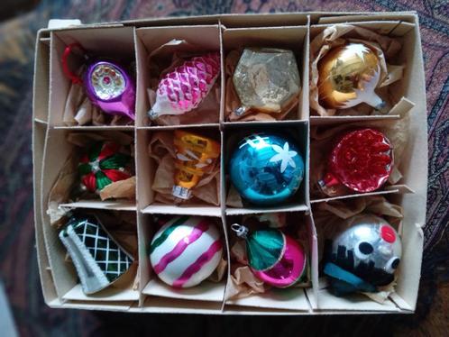 doos 55 bestaat uit 12 oude glazen kerstballen, Diversen, Kerst, Gebruikt, Ophalen of Verzenden