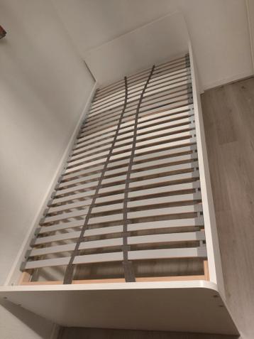 Ikea Slakt bedframe 90x200 - Zo goed als nieuw! - afbeelding 2 Ikea Slakt bedframe 90x200 - Zo goed als nieuw! - afbeelding 2