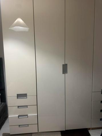 Twee Ikea Pax deuren hoogglans wit 50x229 cm - afbeelding 8 Twee Ikea Pax deuren hoogglans wit 50x229 cm - afbeelding 8