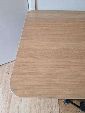 Ikea Bekant Bureau - Eiken blad, zwarte poten - afbeelding 2 Ikea Bekant Bureau - Eiken blad, zwarte poten - afbeelding 2