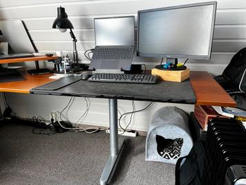 Gratis af te halen: Hoekbureau, bureaustoel, ladeblok